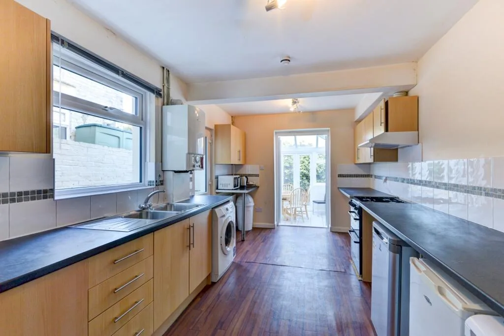 6 bedroom terraced house for rent