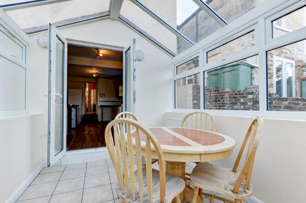 6 bedroom terraced house for rent