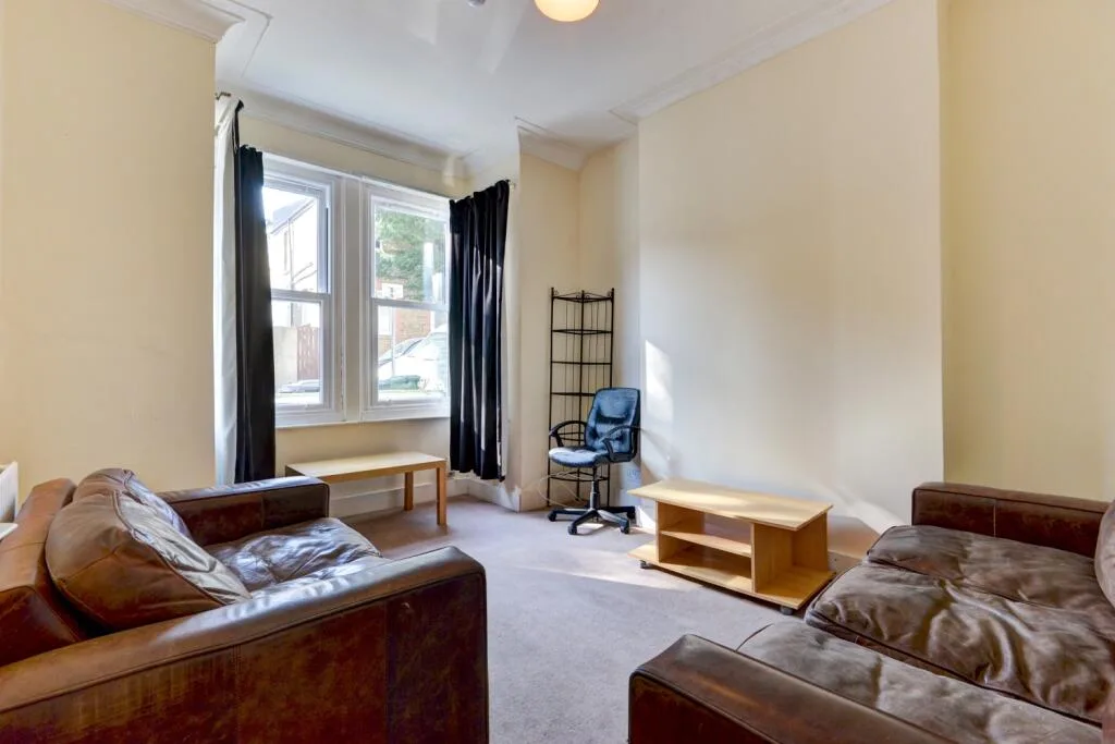 6 bedroom terraced house for rent