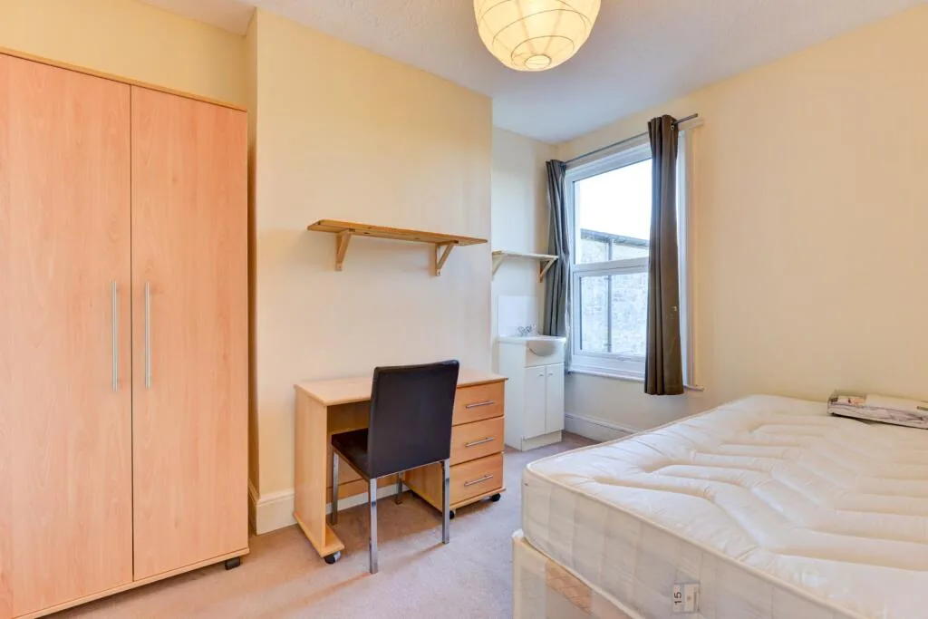 6 bedroom terraced house for rent