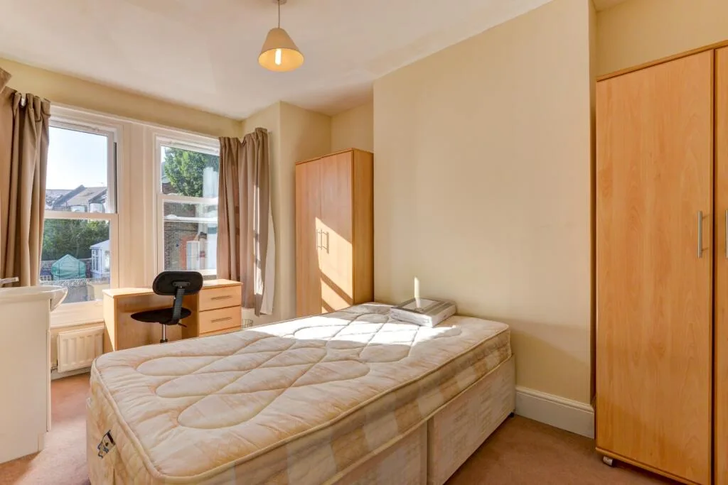6 bedroom terraced house for rent