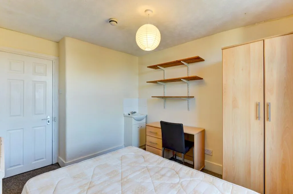 6 bedroom terraced house for rent