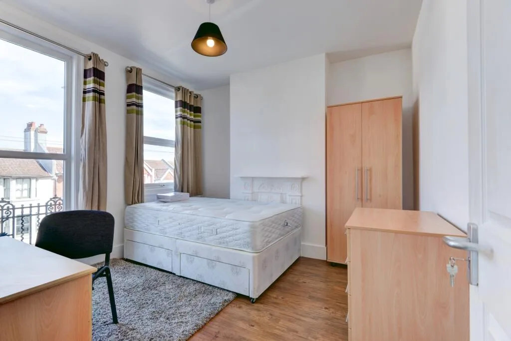 6 bedroom terraced house for rent