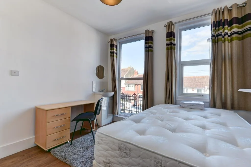 6 bedroom terraced house for rent