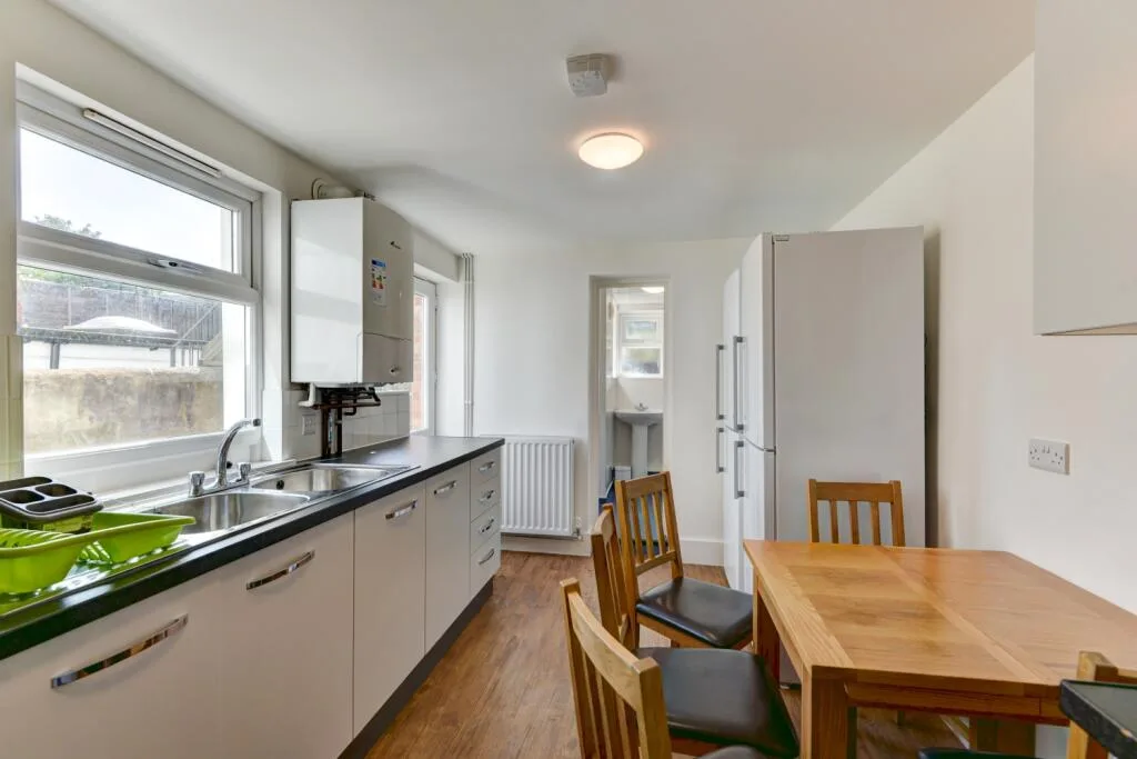 6 bedroom terraced house for rent