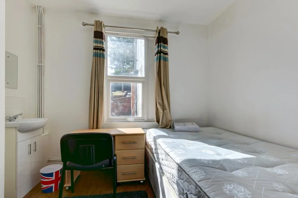 6 bedroom terraced house for rent