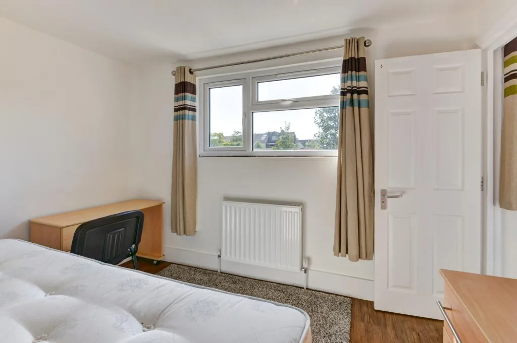 6 bedroom terraced house for rent