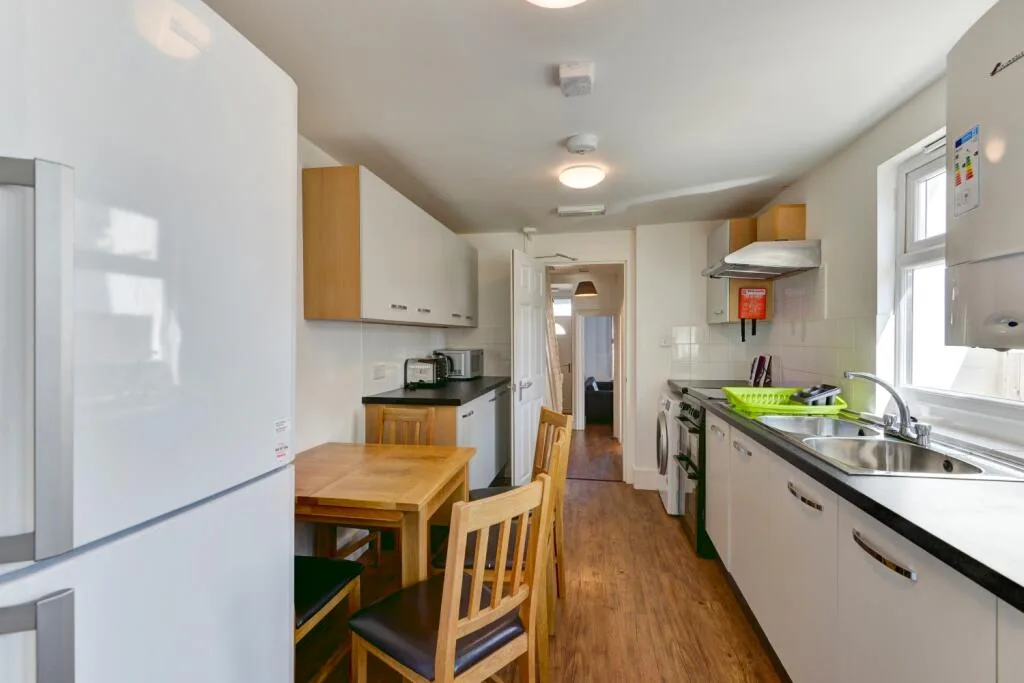 6 bedroom terraced house for rent