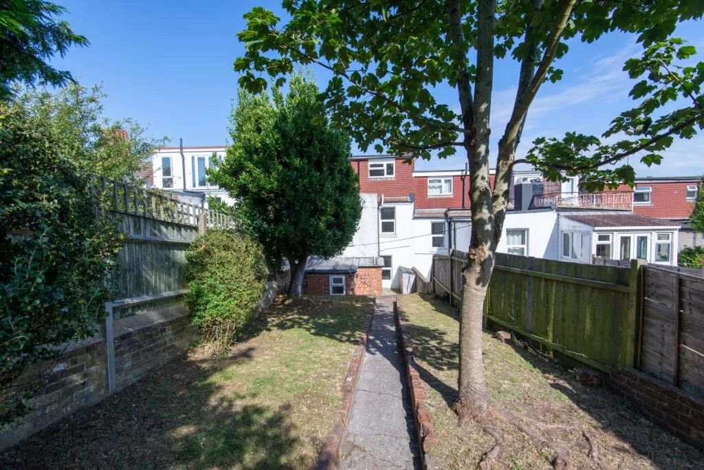6 bedroom terraced house for rent