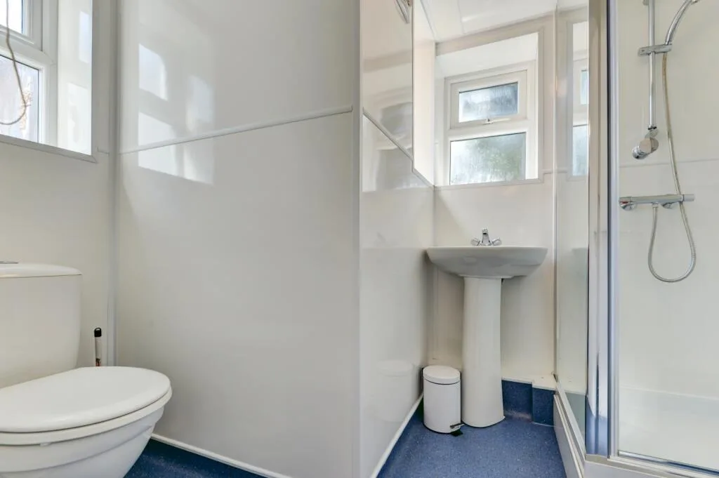 6 bedroom terraced house for rent