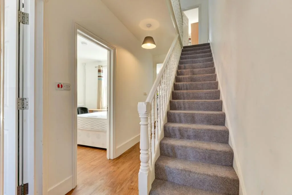 6 bedroom terraced house for rent
