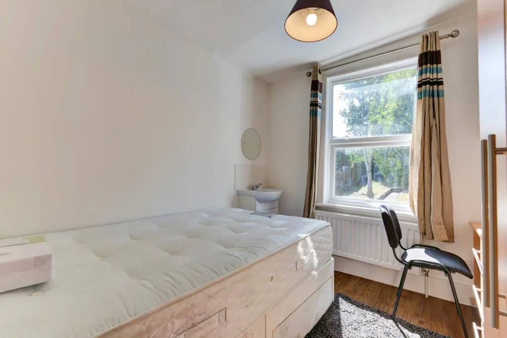 6 bedroom terraced house for rent
