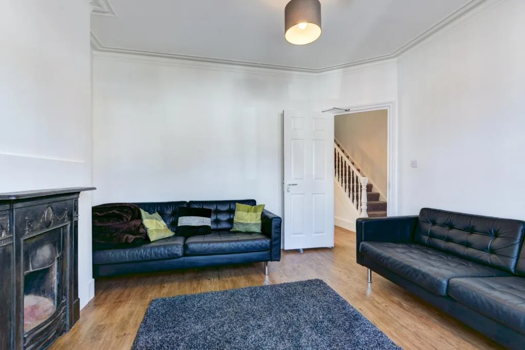 6 bedroom terraced house for rent