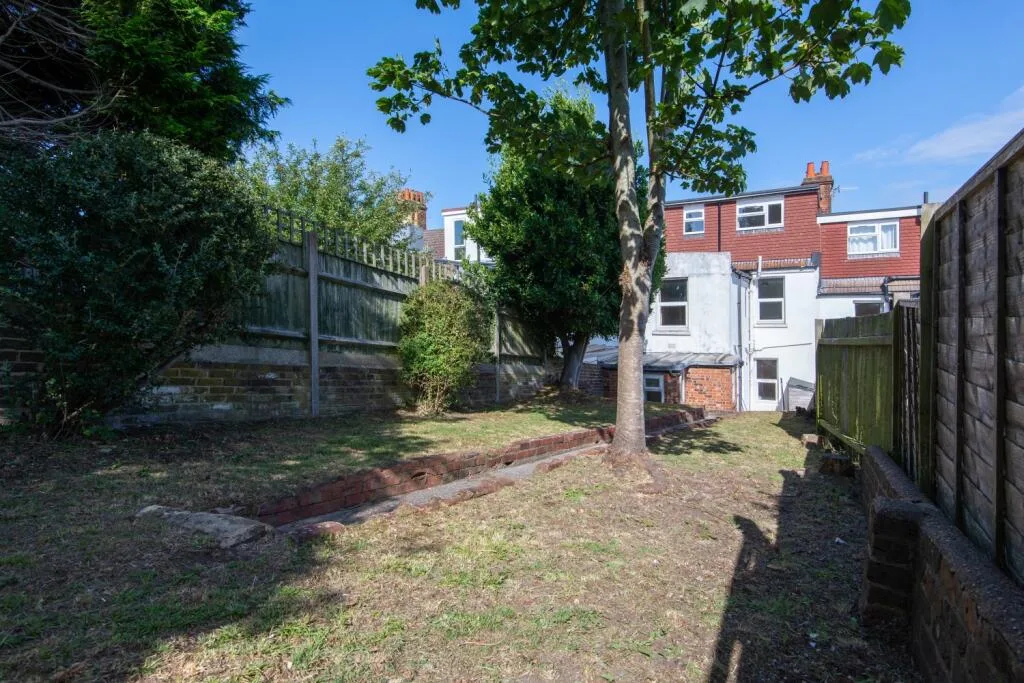 6 bedroom terraced house for rent