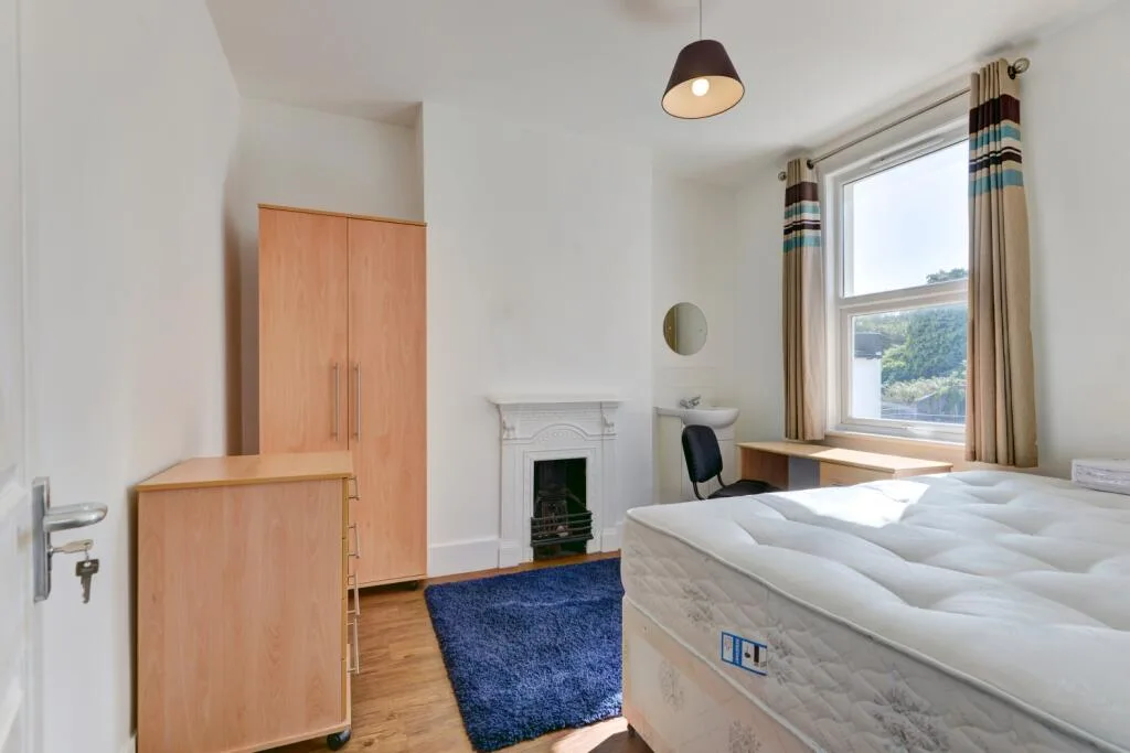 6 bedroom terraced house for rent