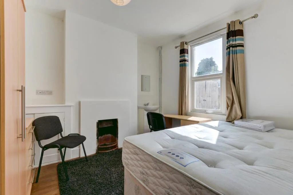 6 bedroom terraced house for rent