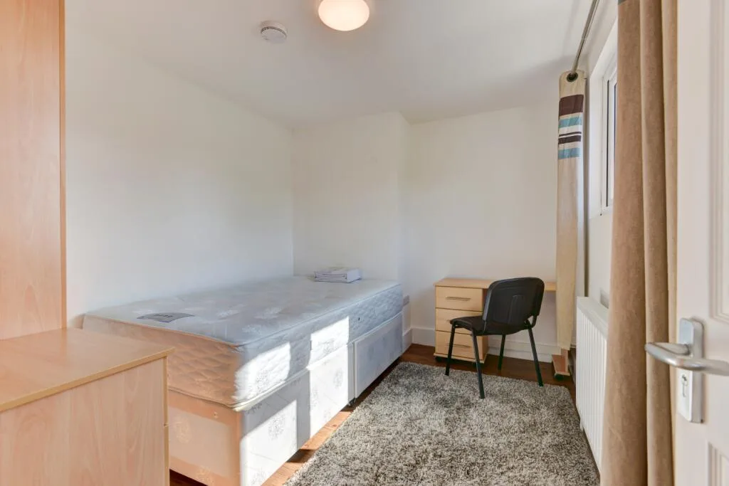 6 bedroom terraced house for rent