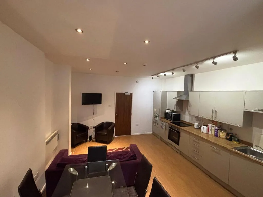 6 bedroom apartment for rent
