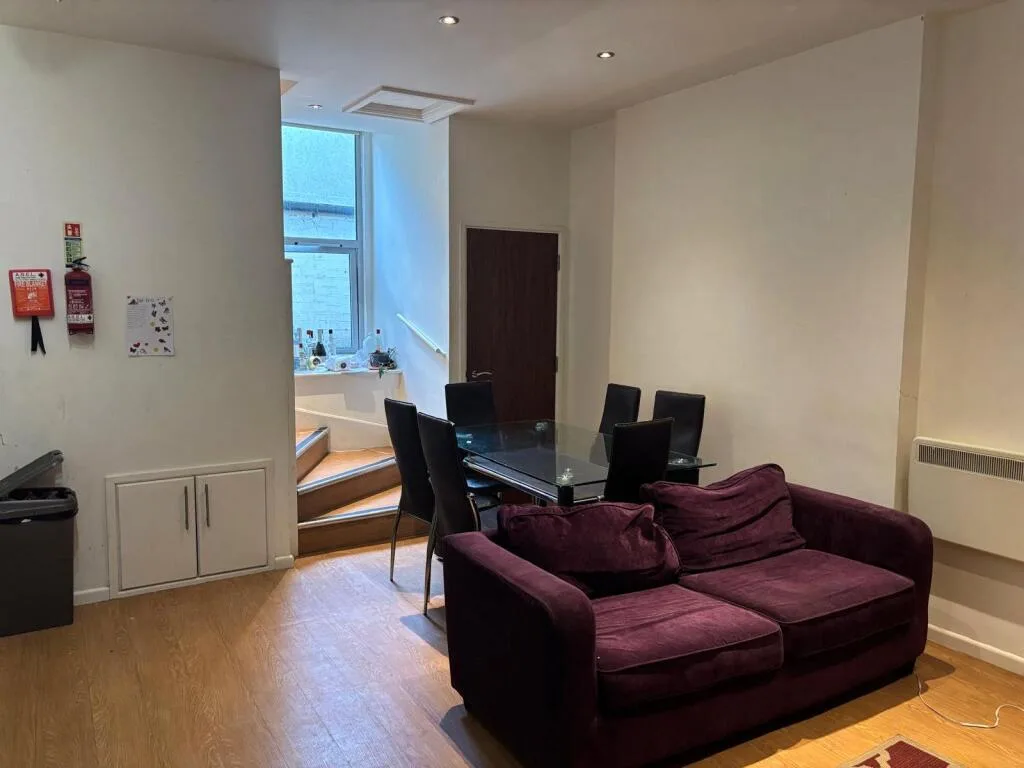 6 bedroom apartment for rent