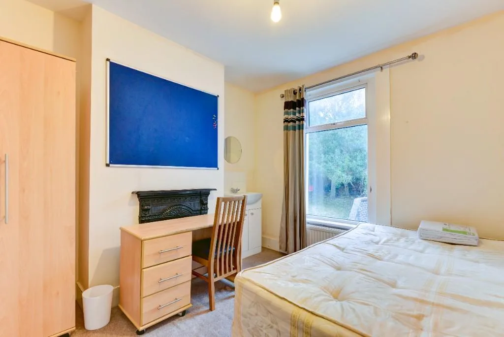 6 bedroom terraced house for rent