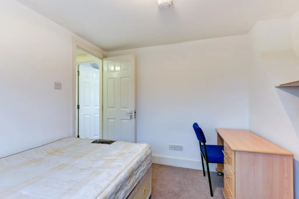 6 bedroom terraced house for rent