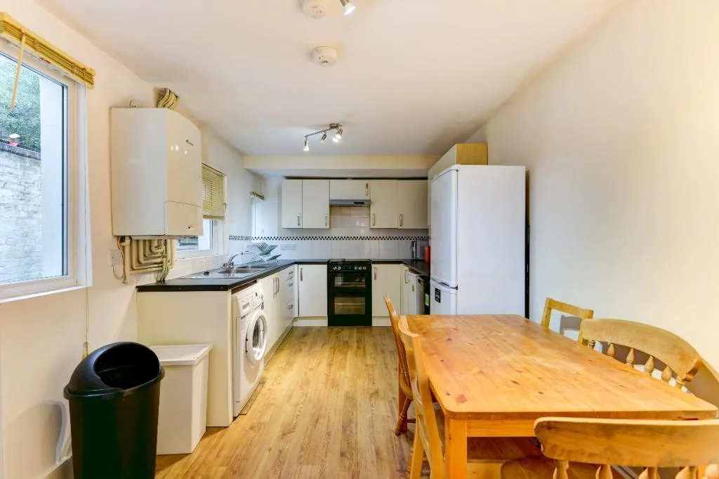 6 bedroom terraced house for rent
