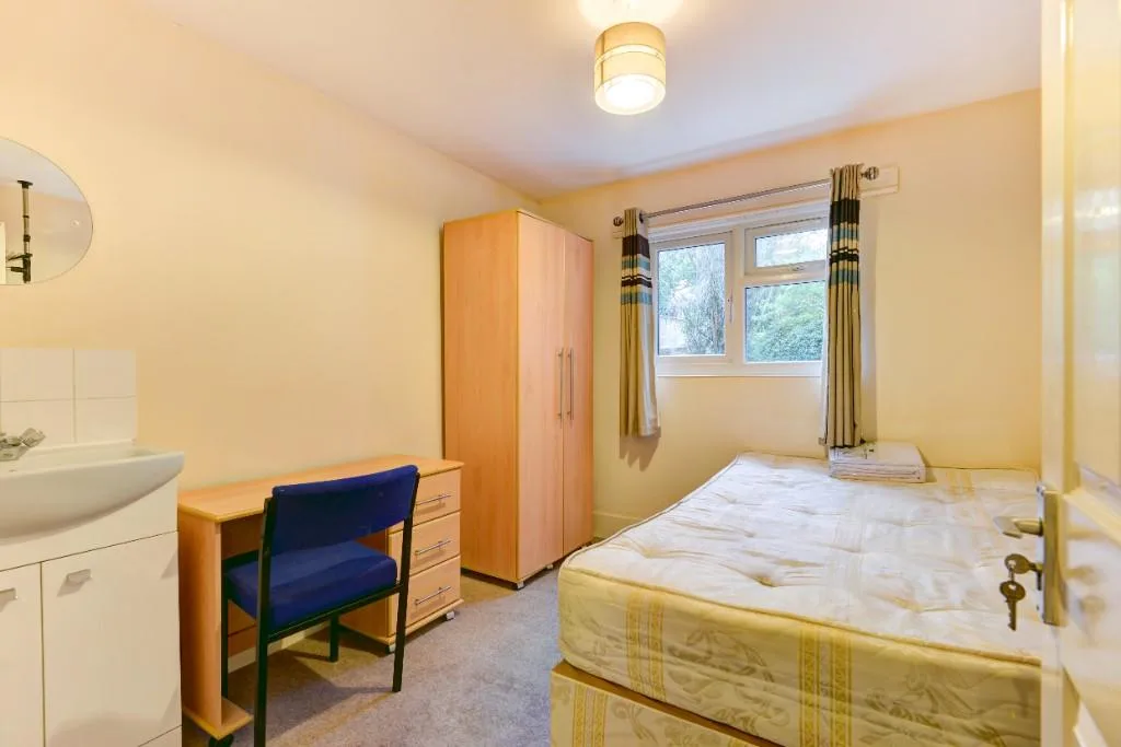 6 bedroom terraced house for rent