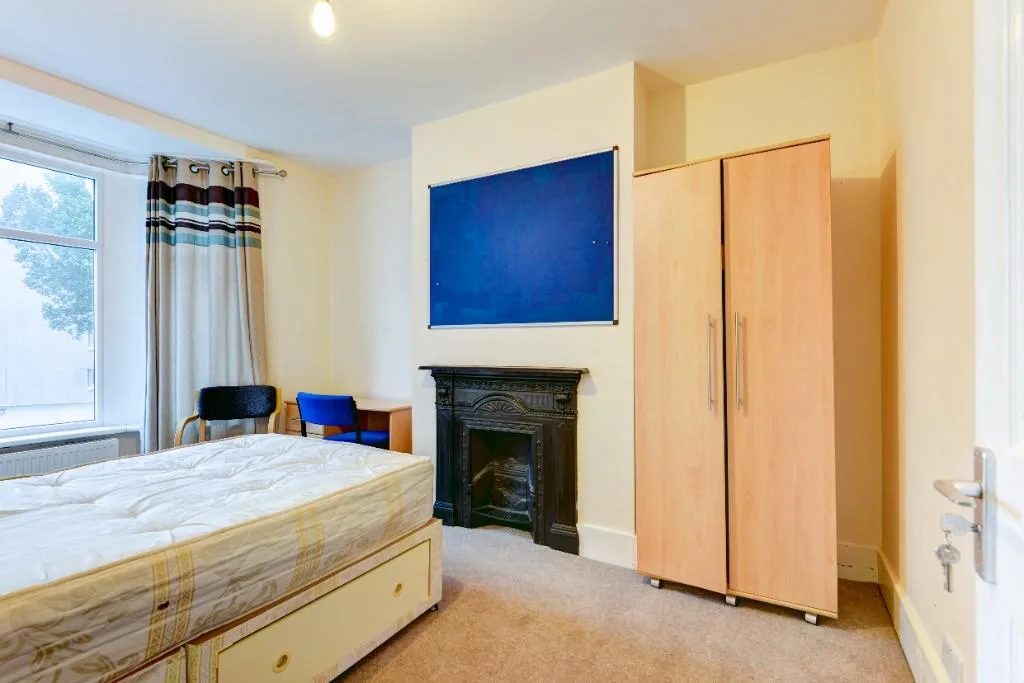 6 bedroom terraced house for rent