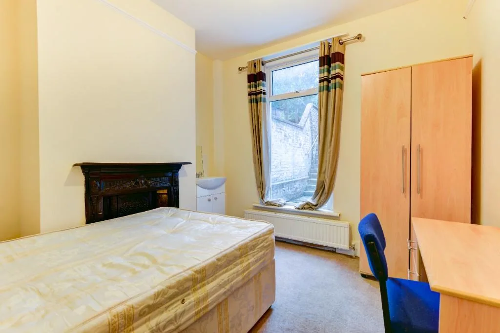 6 bedroom terraced house for rent