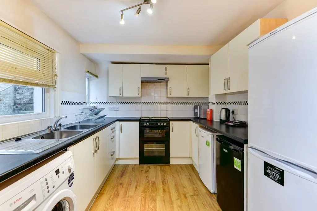 6 bedroom terraced house for rent