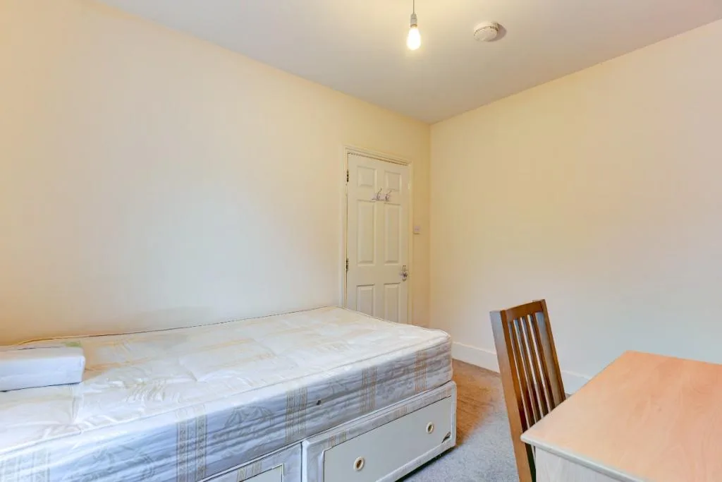 6 bedroom terraced house for rent