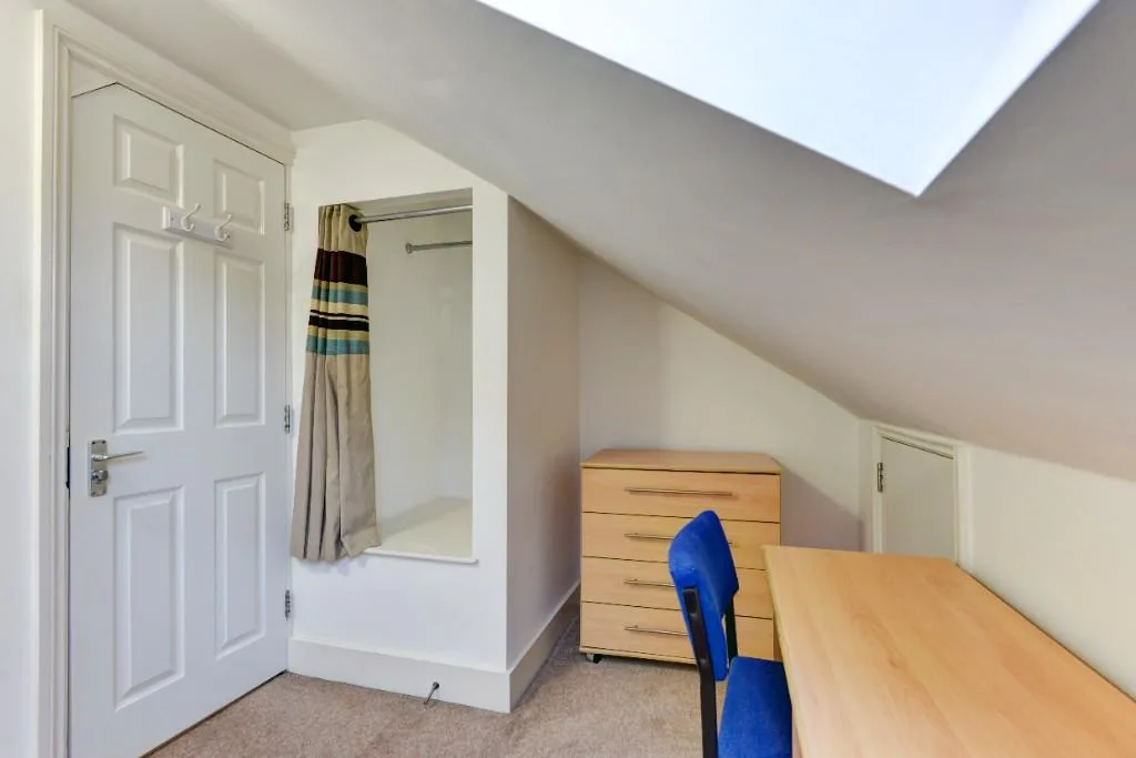6 bedroom terraced house for rent