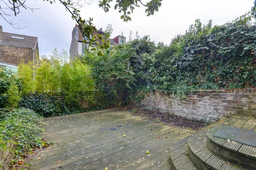 6 bedroom terraced house for rent