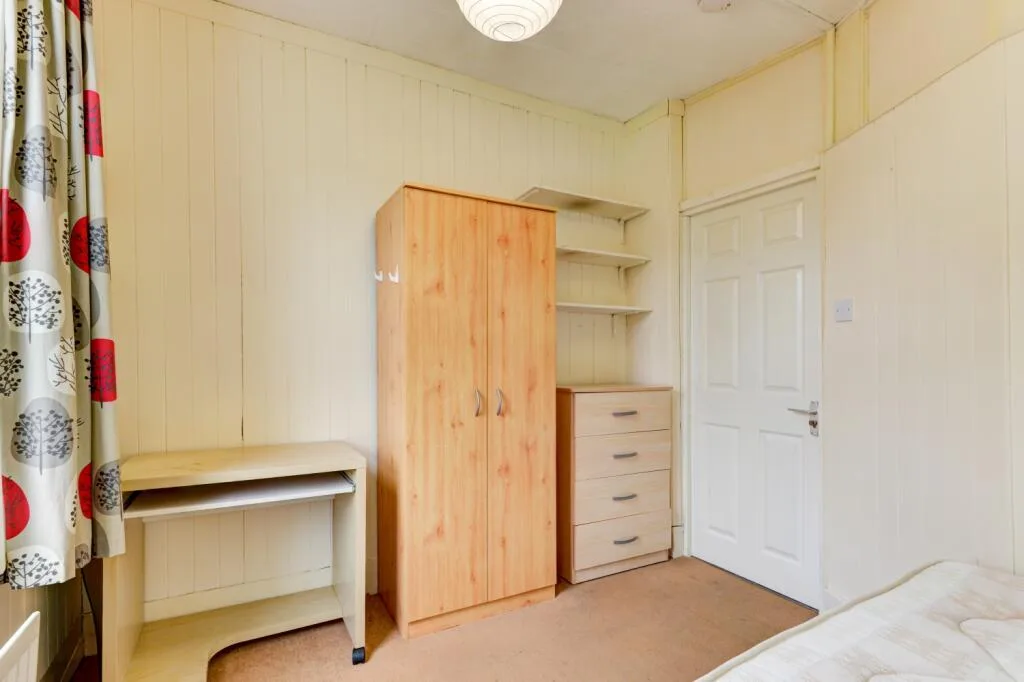 6 bedroom terraced house for rent