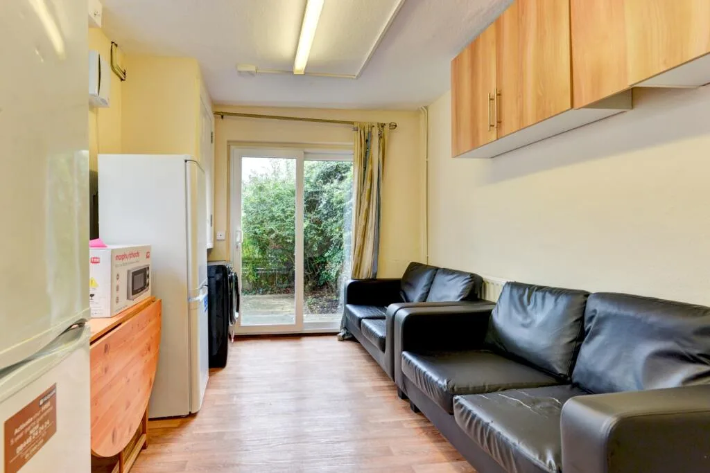 6 bedroom terraced house for rent