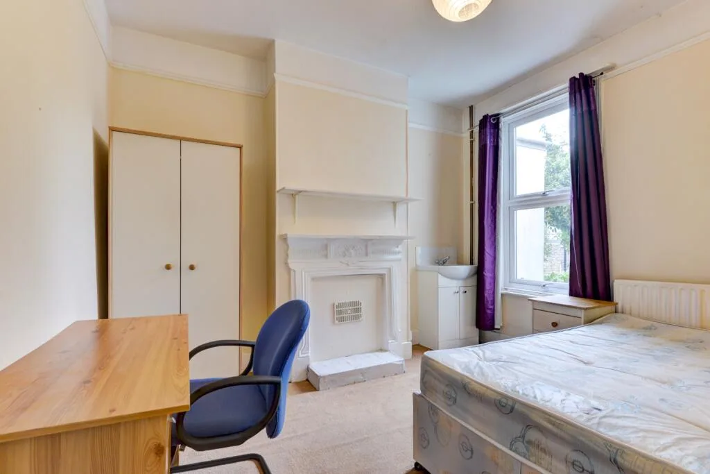 6 bedroom terraced house for rent