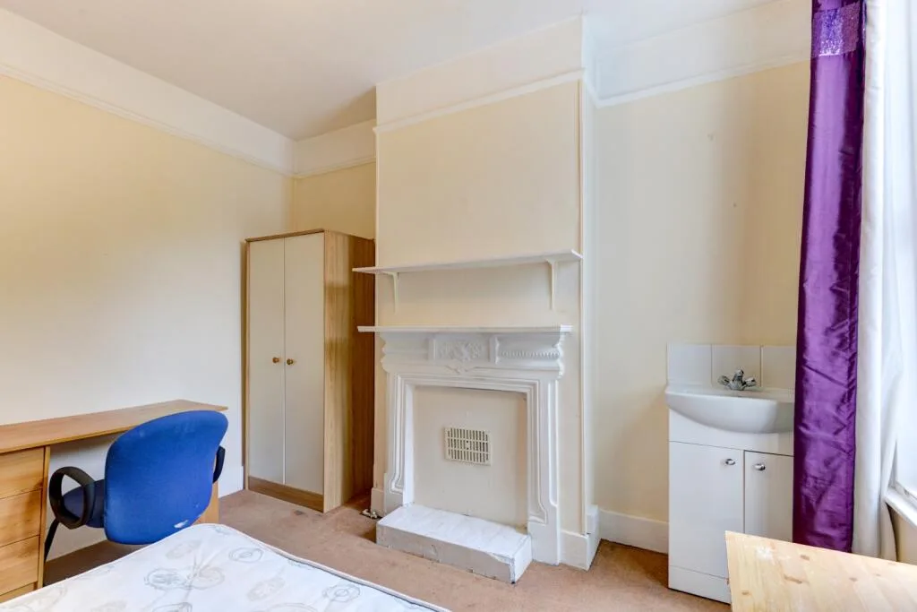 6 bedroom terraced house for rent
