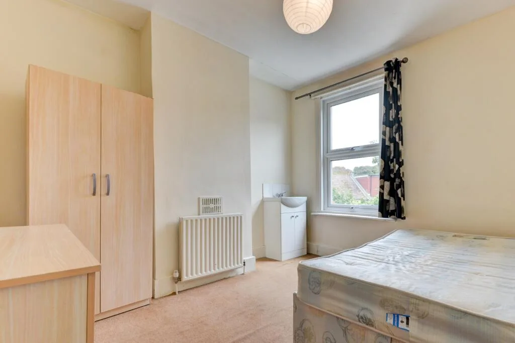 6 bedroom terraced house for rent