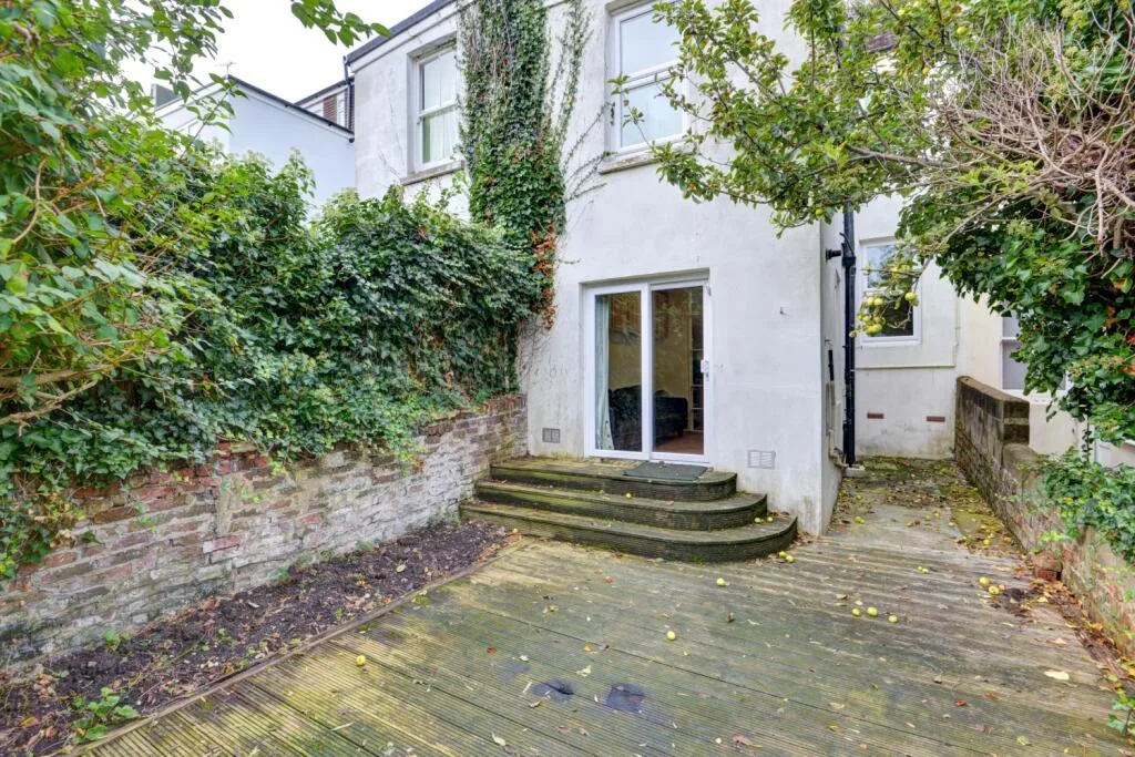 6 bedroom terraced house for rent