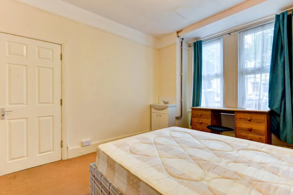 6 bedroom terraced house for rent