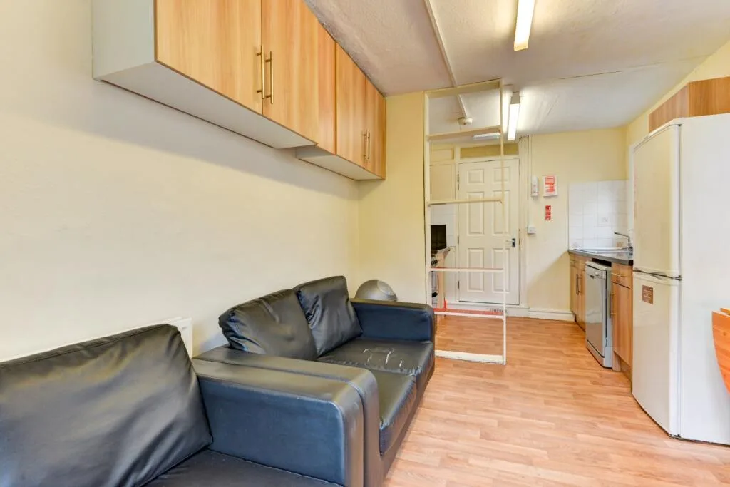 6 bedroom terraced house for rent