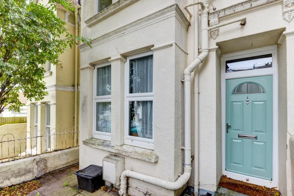 6 bedroom terraced house for rent