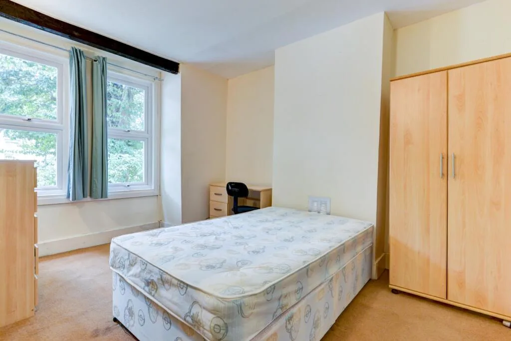 6 bedroom terraced house for rent