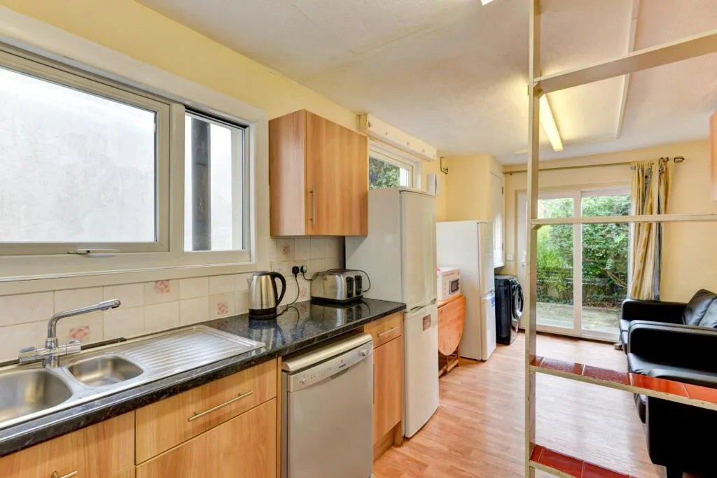 6 bedroom terraced house for rent