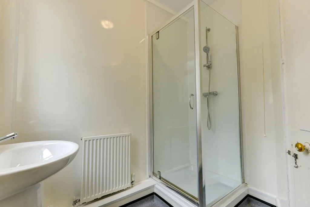 6 bedroom terraced house for rent