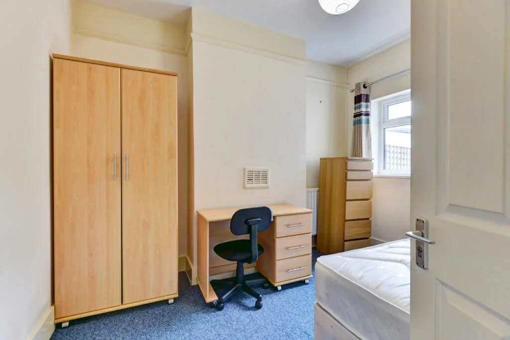6 bedroom terraced house for rent