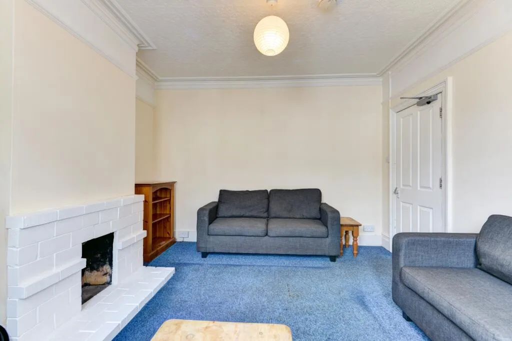 6 bedroom terraced house for rent