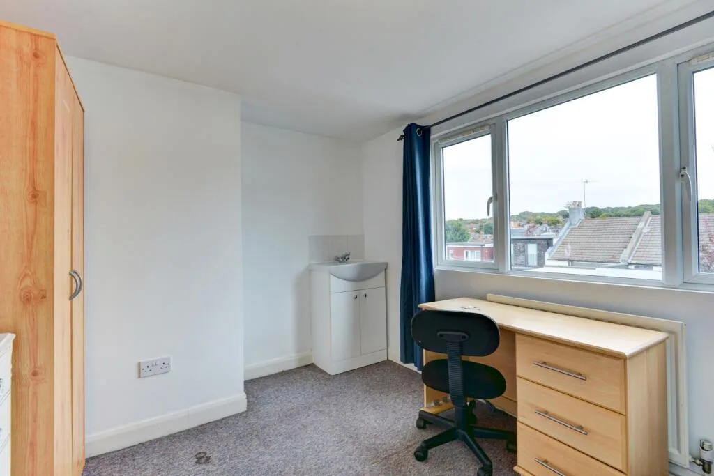 6 bedroom terraced house for rent