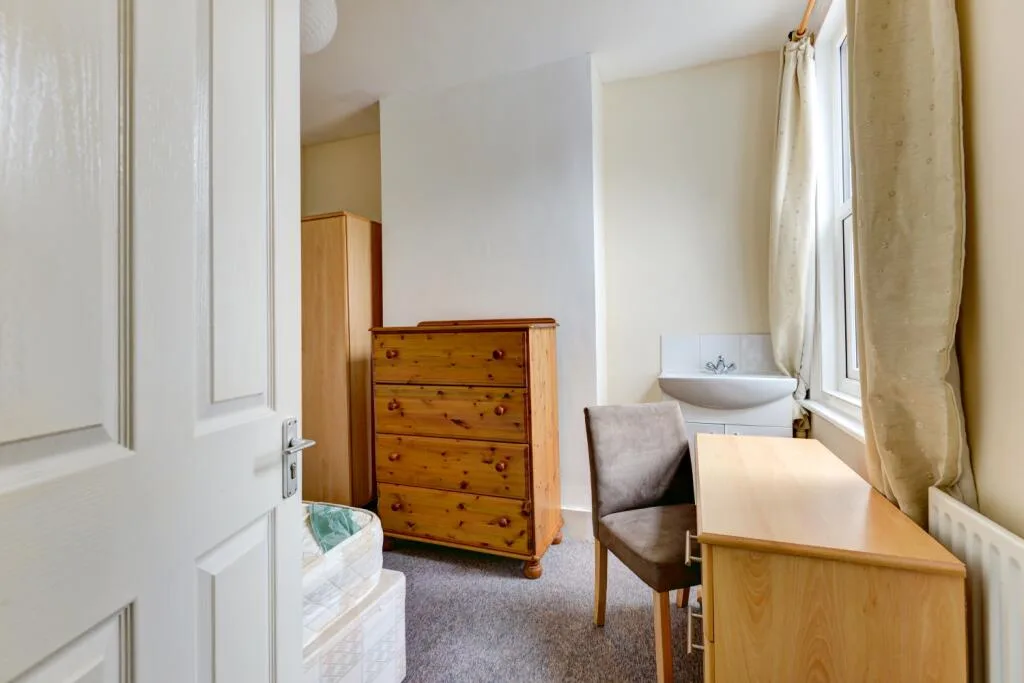 6 bedroom terraced house for rent