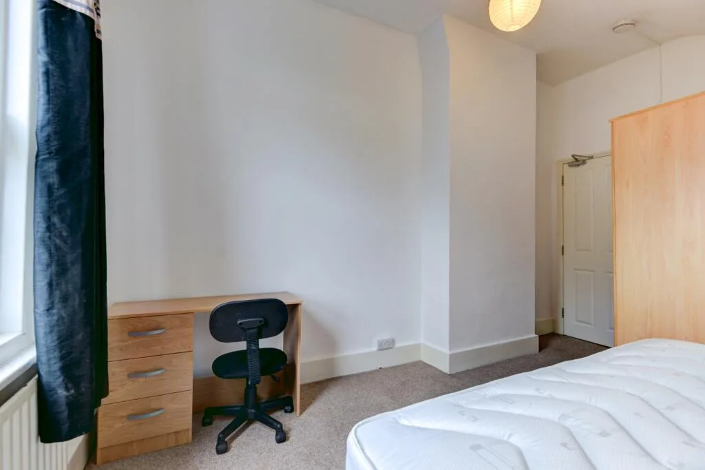 6 bedroom terraced house for rent